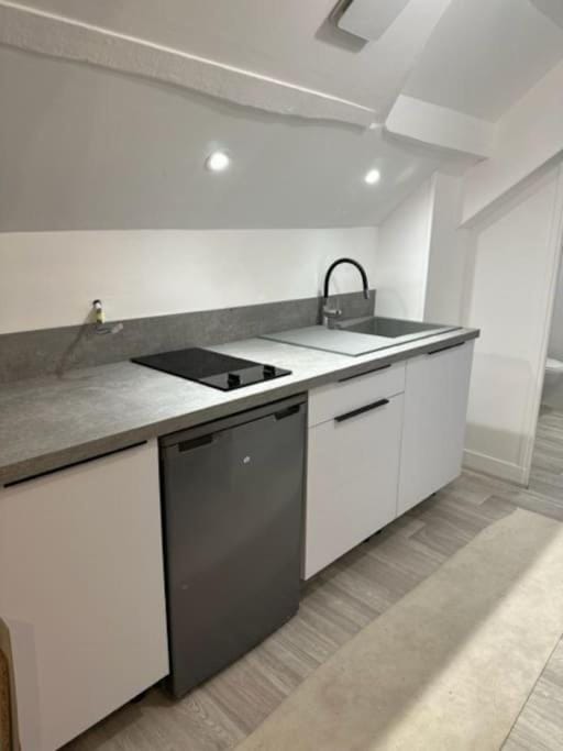 appartement centre ville LILLEBONNE 2eme etage Apartment in Normandy