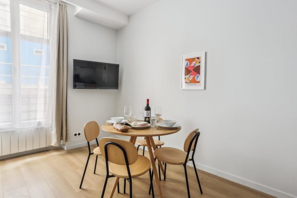 TV and multimedia, Living room, Dining area