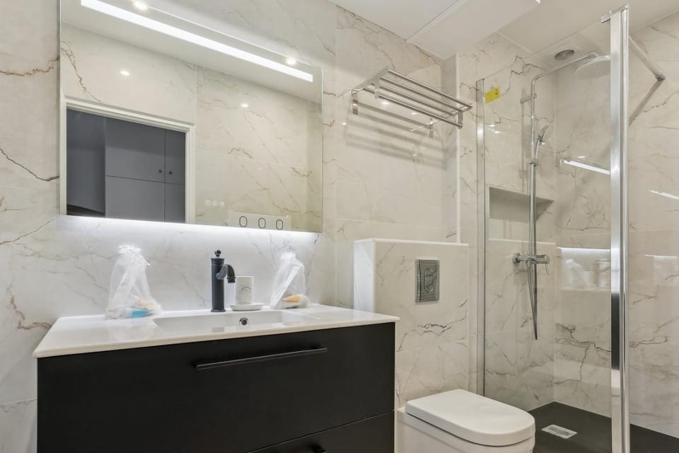 Shower, Bathroom, towels