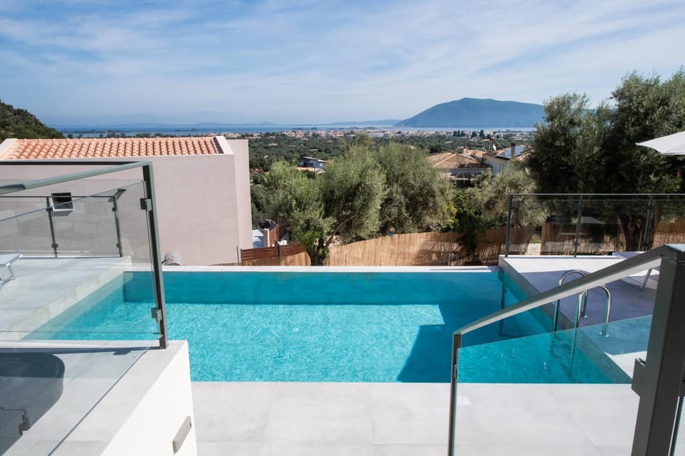 Mountain view, Sea view