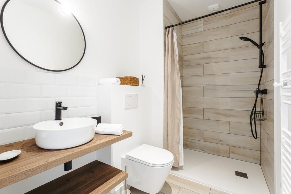 Bathroom, Living room