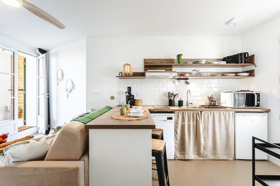 Kitchen or kitchenette, Living room