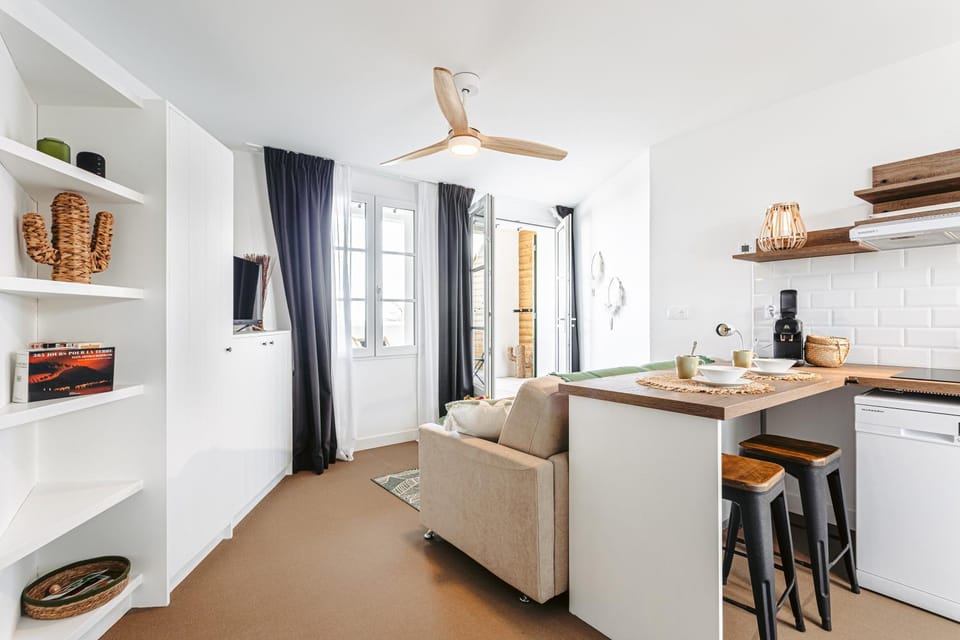Kitchen or kitchenette, Living room