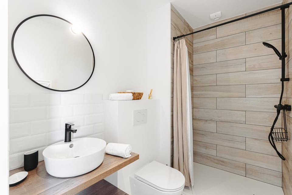 Bathroom, Living room