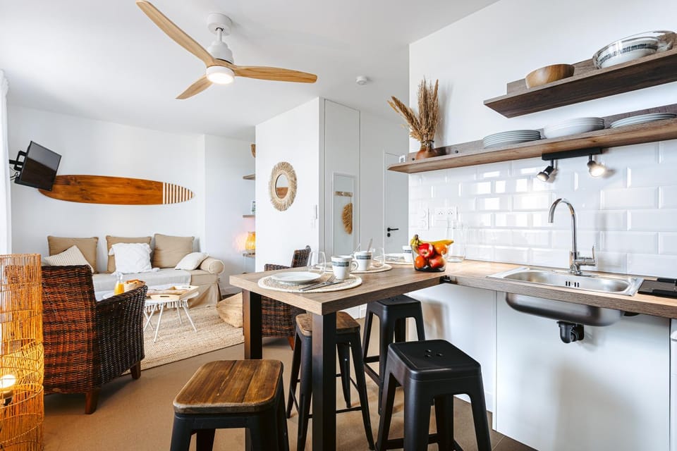 Kitchen or kitchenette, Living room