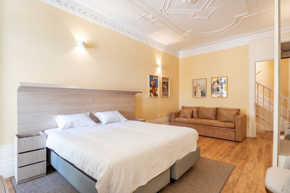 Bed, Photo of the whole room, Seating area, Bedroom