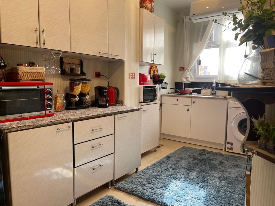 Kitchen or kitchenette, oven