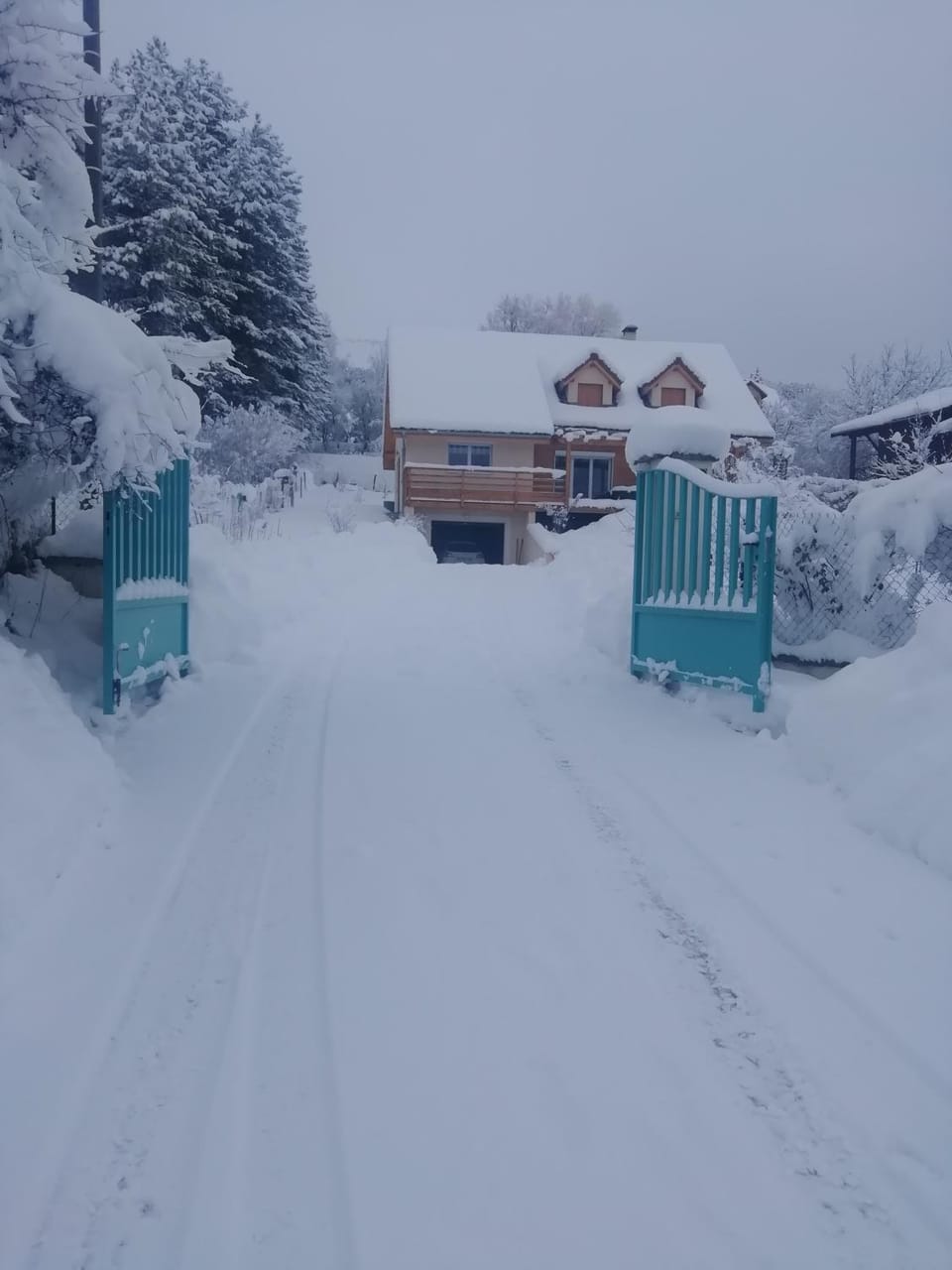 Property building, Facade/entrance, Winter