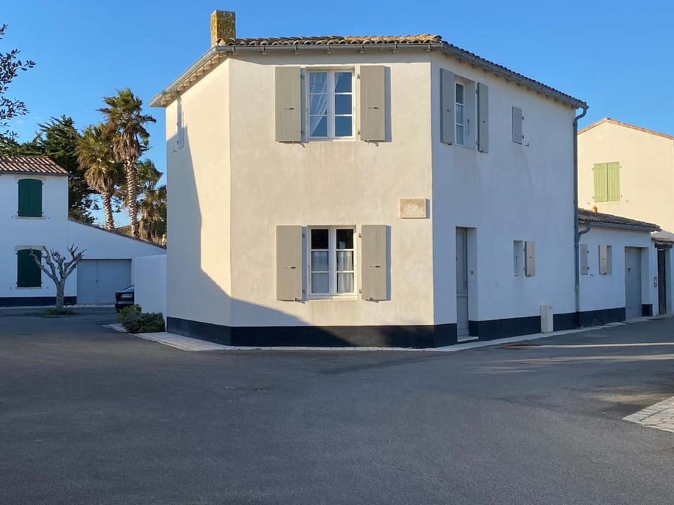 Property building, Neighbourhood