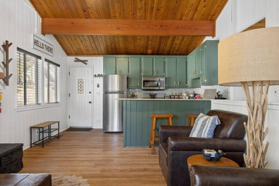 Kitchen or kitchenette, Seating area