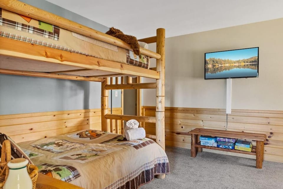 Bearadise Retreat House in Big Bear