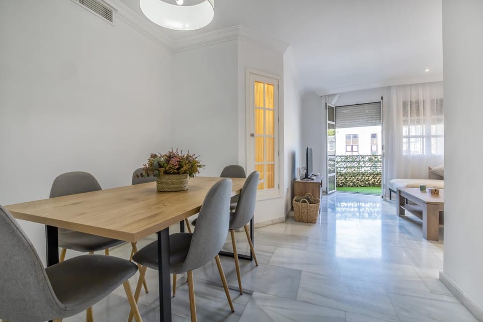 TV and multimedia, Living room, Seating area, Dining area, heating, air conditioner