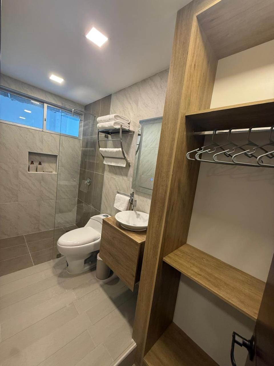 Shower, Bathroom, towels