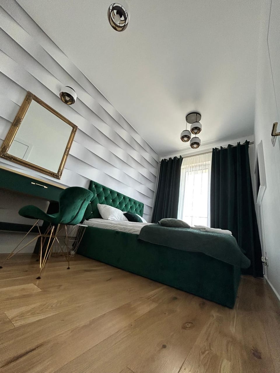 Bed, Seating area, Bedroom