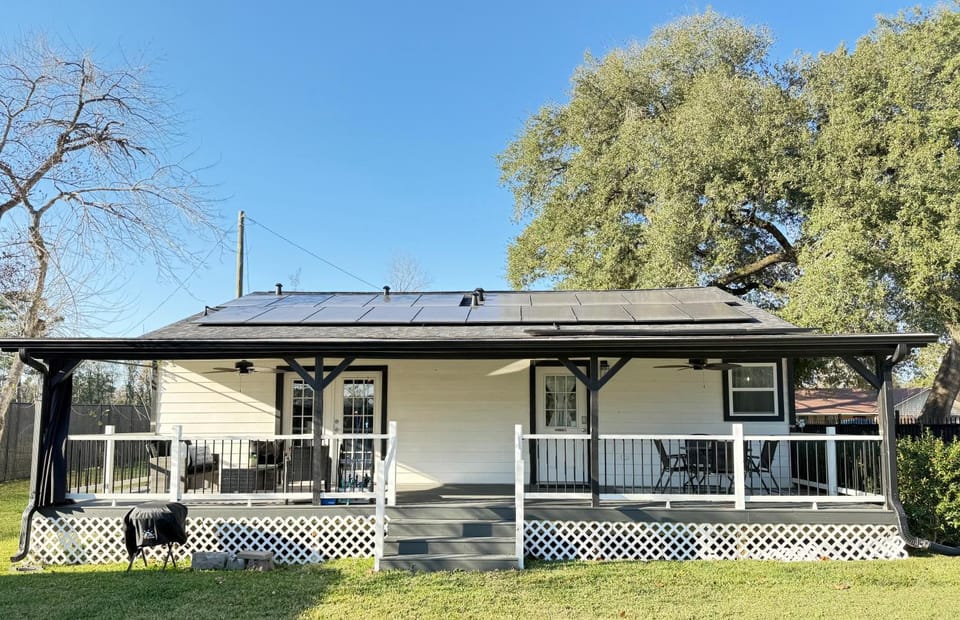 2 bed 2 bath Modern Farmhouse in Old Town Spring House in Spring