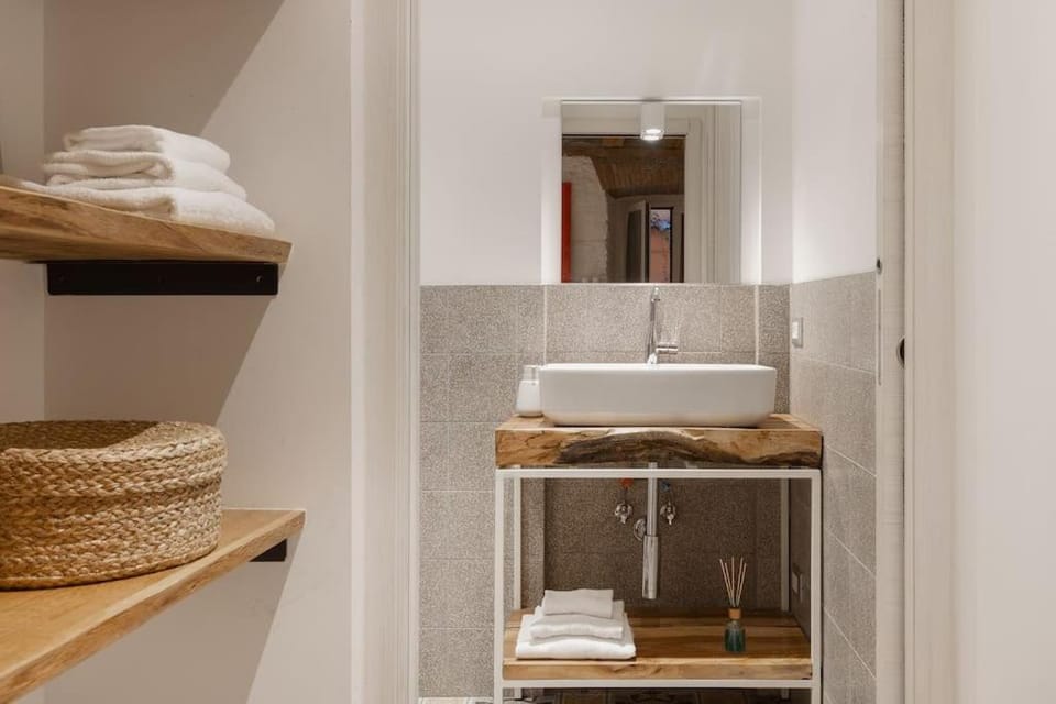 Bathroom, towels