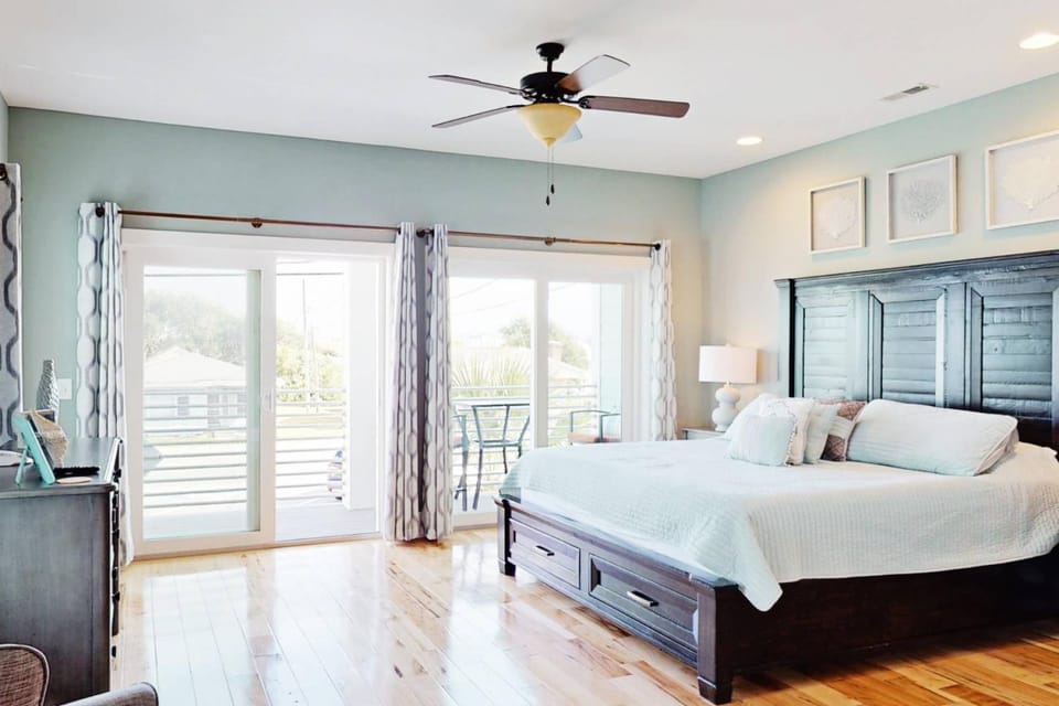 Pirates Pier House in Kure Beach
