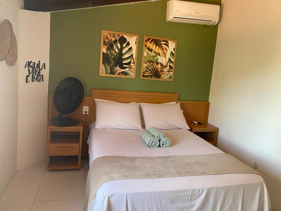 Bed, Photo of the whole room, towels, air conditioner