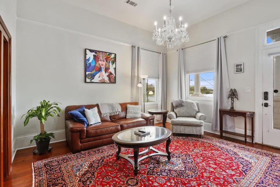 Unbeatable 2BD Bayou Luxury STEPS TO JAZZ FEST House in New Orleans