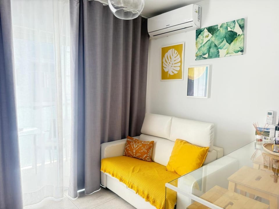 Living room, Seating area, air conditioner