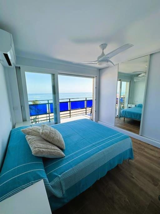 Bedroom, Sea view, fireplace