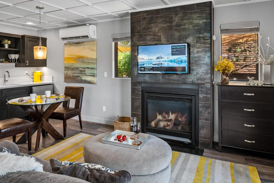 TV and multimedia, Kitchen or kitchenette, Living room