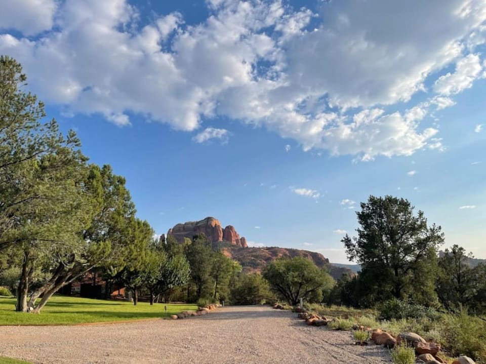 Hike Cathedral Rock and then cool off in Oak Creek! House in Sedona