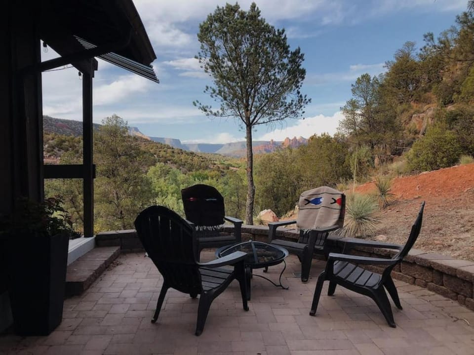 Hike Cathedral Rock and then cool off in Oak Creek! House in Sedona