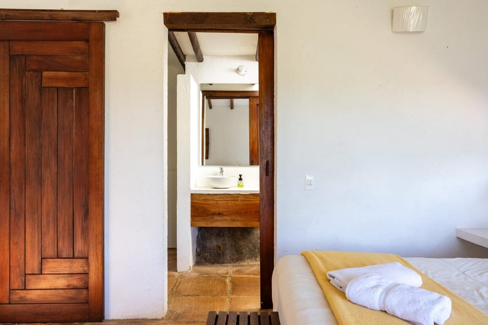 Casa La Picaza House in Cundinamarca, Colombia