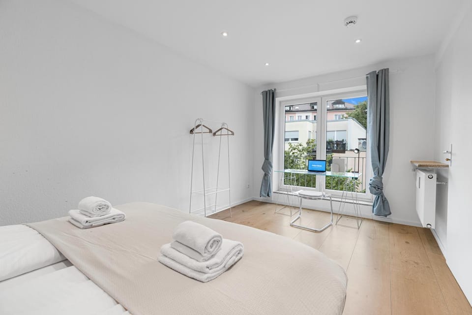 Bed, Photo of the whole room, Bedroom, towels