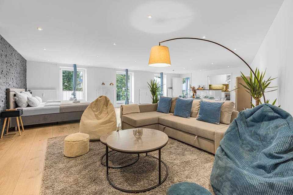 Bed, Living room, Photo of the whole room, Seating area, Bedroom