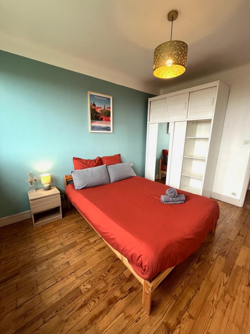Bed, Photo of the whole room, Bedroom, towels
