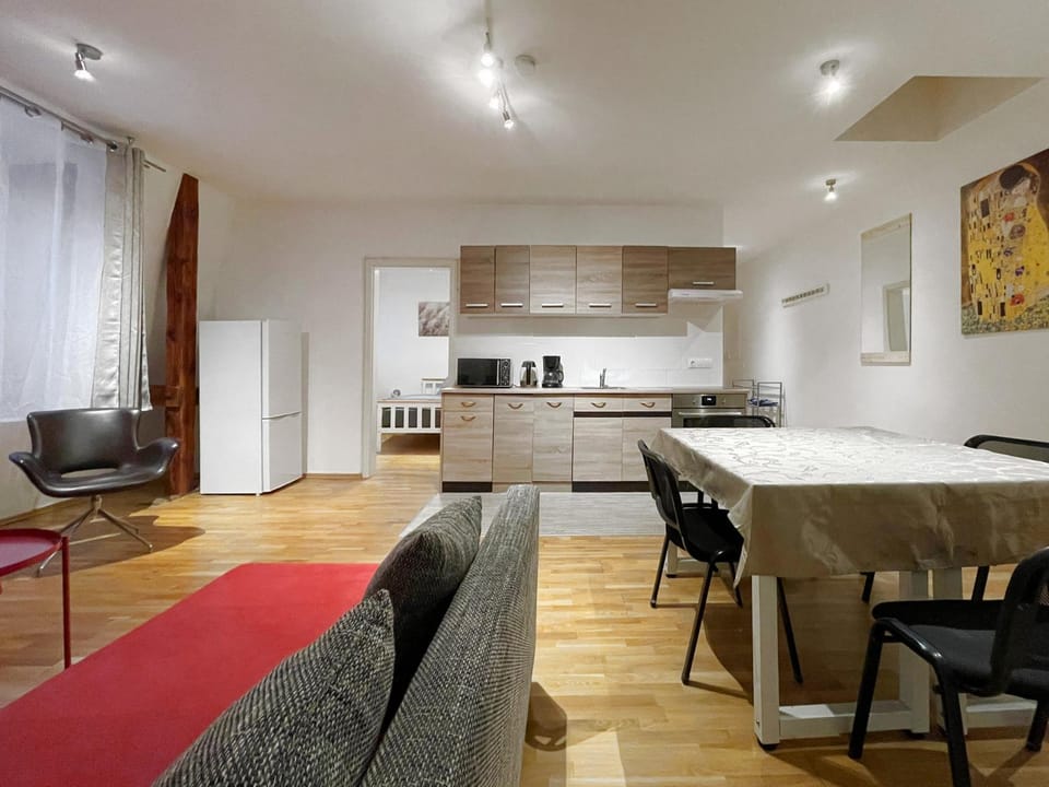 Kitchen or kitchenette, Living room, Seating area, Dining area