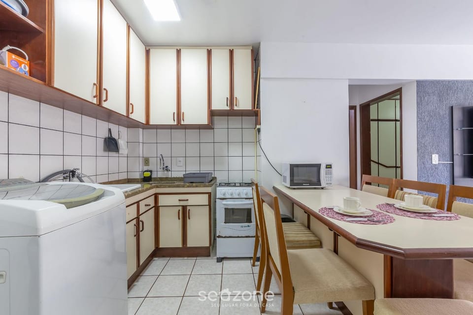 Apto bem localizado a 500mts da praia RHI206 Apartment in Florianopolis
