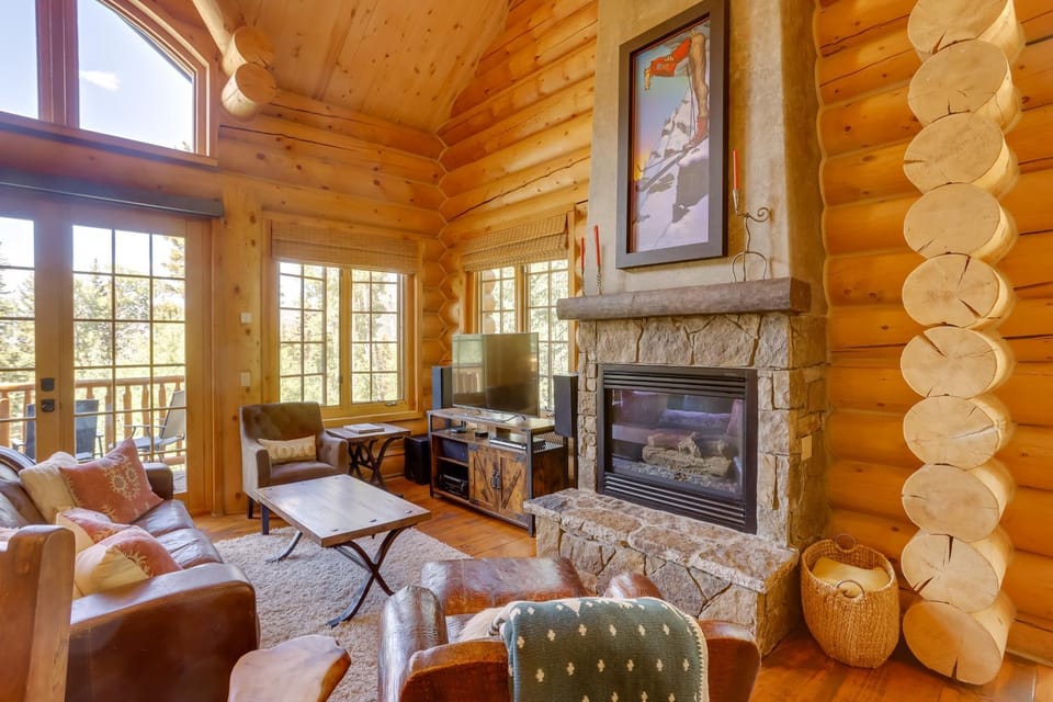 Ski-In/Ski-Out Mountain Village Condo w/ Hot Tub! House in Mountain Village