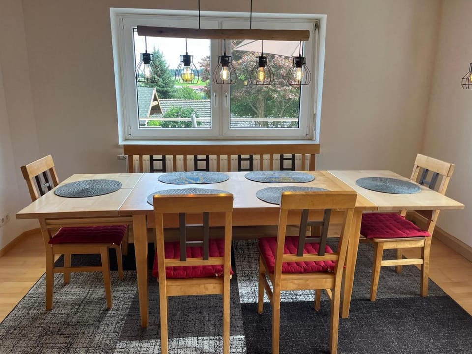 Seating area, Dining area