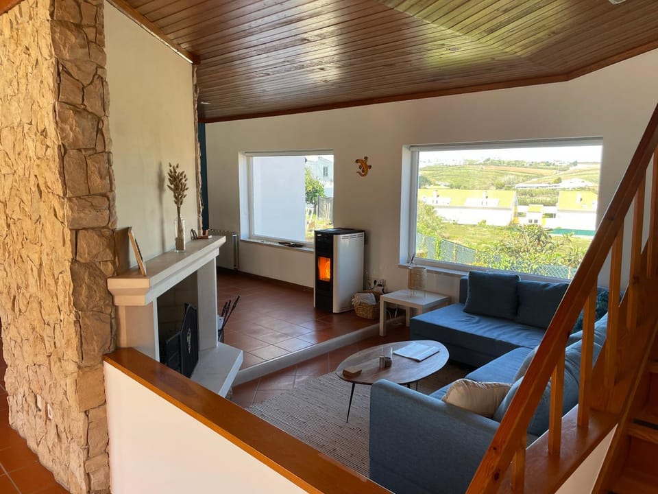 Living room, Seating area, fireplace, heating
