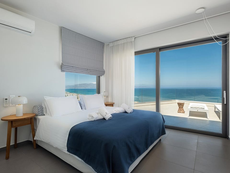 Bed, Balcony/Terrace, Bedroom, Sea view