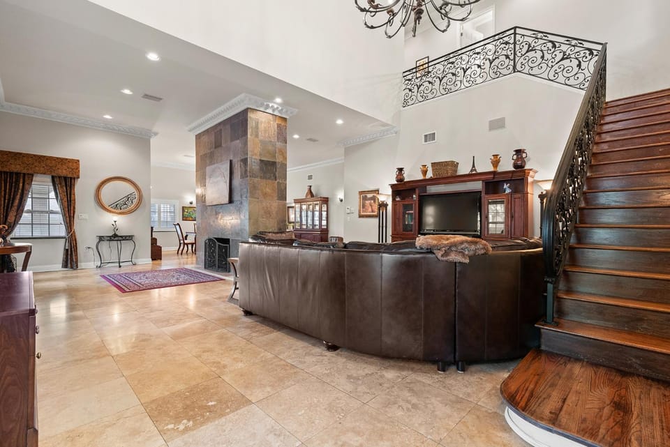 TV and multimedia, Living room, Seating area