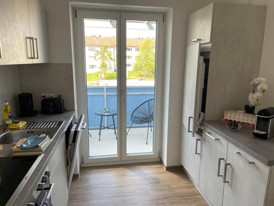 Coffee/tea facilities, View (from property/room), Balcony/Terrace, dishwasher, pet friendly, stove, toaster
