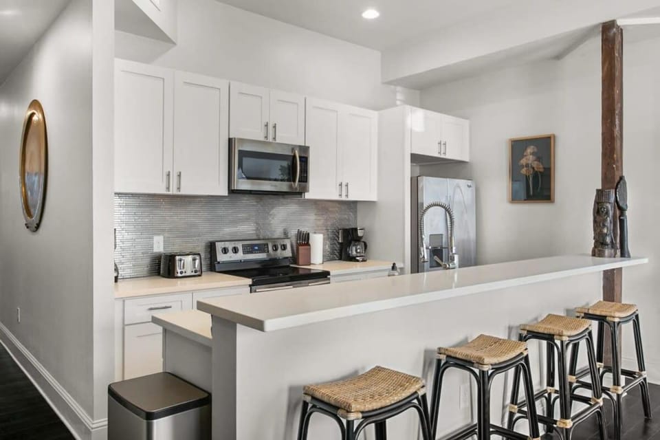 Stylish 2-Bedroom Apartment in Garden District Apartment in New Orleans