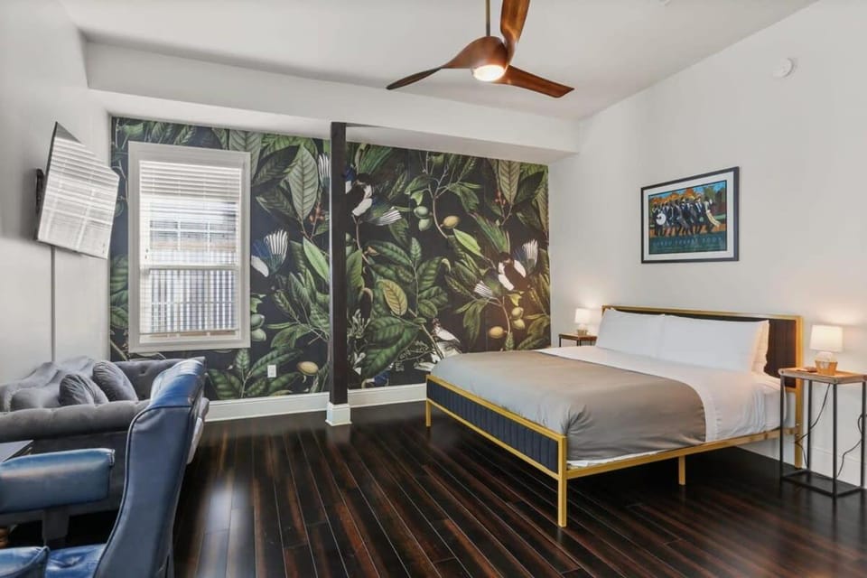 Stylish 2-Bedroom Apartment in Garden District Apartment in New Orleans