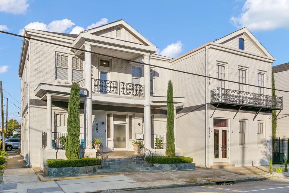 Stunning 2-Bedroom Garden District Newly Renovated Apartment in New Orleans