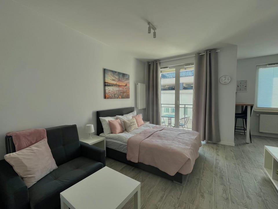 Bed, Living room