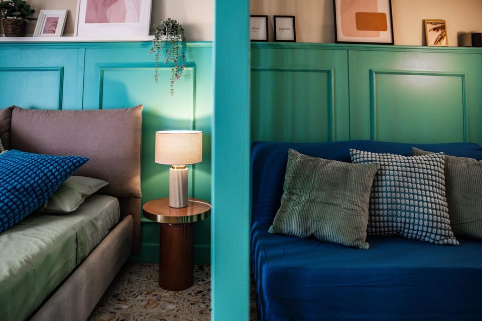 Bed, Living room, Photo of the whole room, Seating area, Bedroom