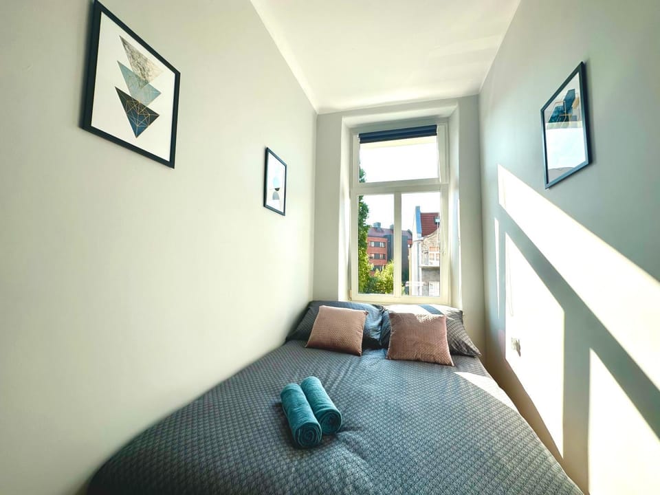 Bed, Photo of the whole room, towels