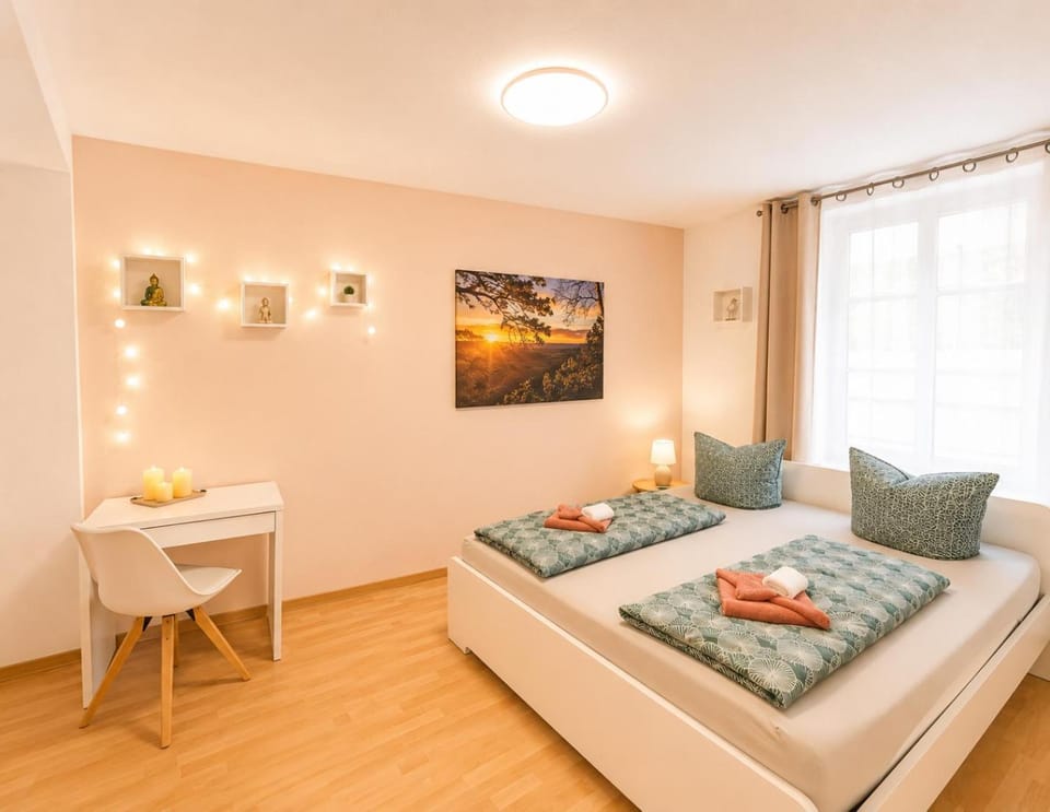 Bedroom, towels