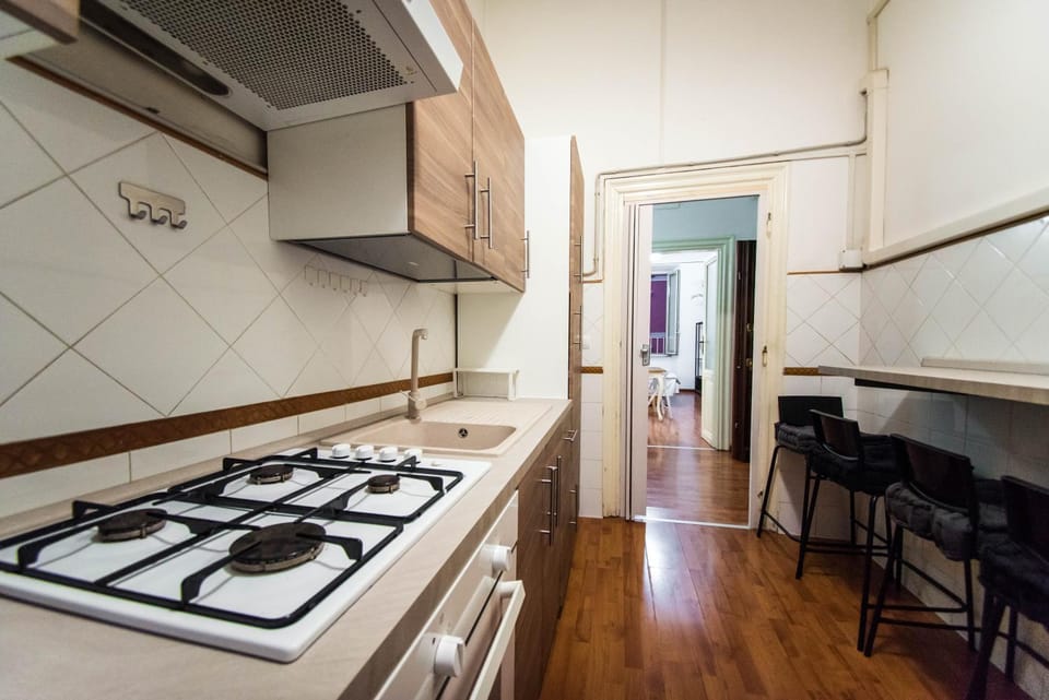 Kitchen or kitchenette, Dining area, pet friendly, stove