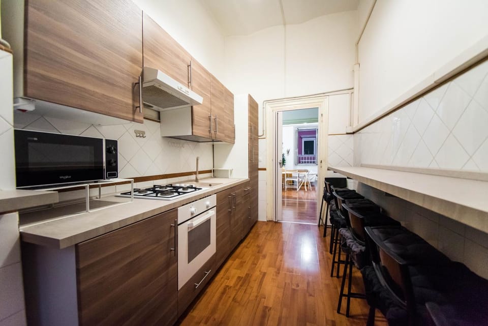 Kitchen or kitchenette, Dining area, minibar, oven, pet friendly, stove