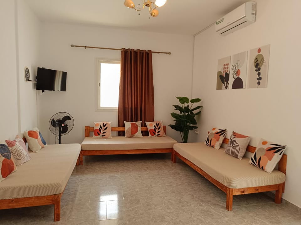 Living room, Seating area, air conditioner
